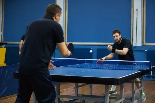 Ile setów w tenisie stołowym? Poznaj zasady i formaty gry