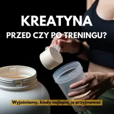 Dłoń wsypuje proszek kreatynowy z miarki do shakera.