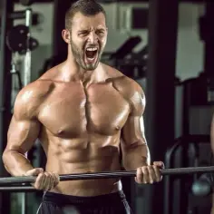 Testosteron przed czy po treningu - kiedy uzyskasz najlepsze efekty?
