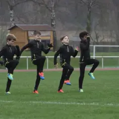 Jak ubrać dziecko na trening piłkarski zimą, by uniknąć przeziębienia i zapewnić komfort