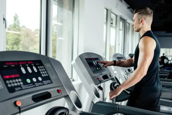 Czy robić cardio po treningu siłowym? Odkryj, co może zaszkodzić wynikom
