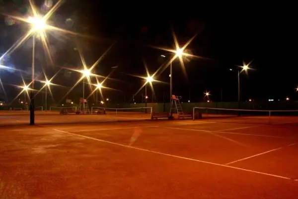 Czy tenis jest trudny? Odkryj wyzwania dla początkujących graczy